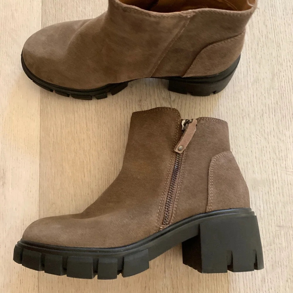 Me Too Mya Brown Suede Lug Sole Ankle Boots Chunky Block Heel Booties Womens 7.5
